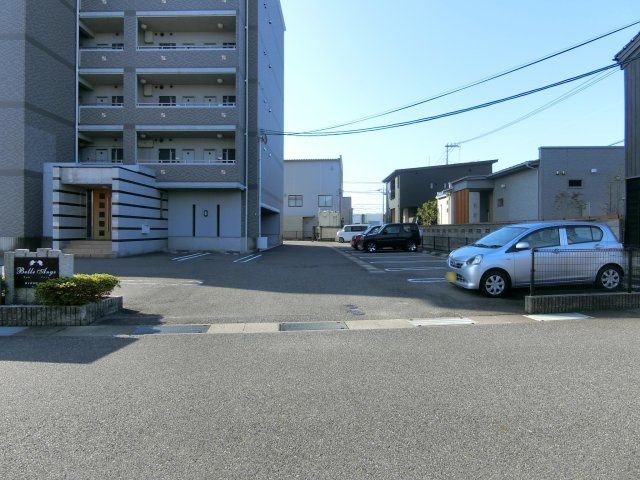 ヴェルアンジュの駐車場