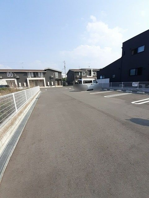 アモーレ周布　Ⅲの駐車場