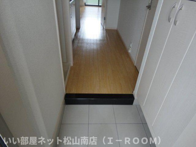 【玄関】 | シェルル南方