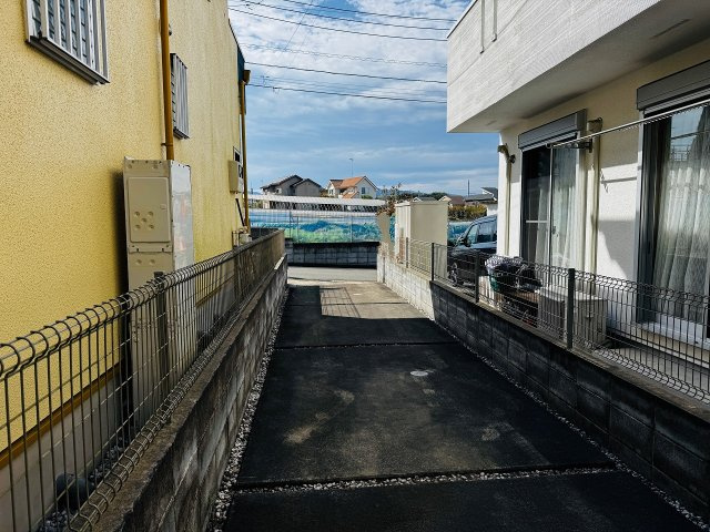 八王子市　緑町　中古戸建ての駐車場|～2台駐車可能カースペース～