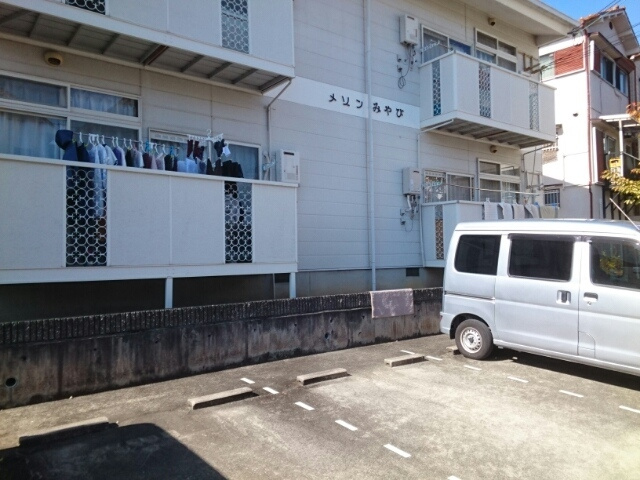 メゾンみやびの駐車場