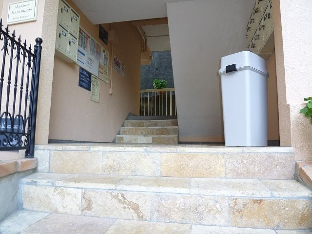 マンションカザミドリの外観