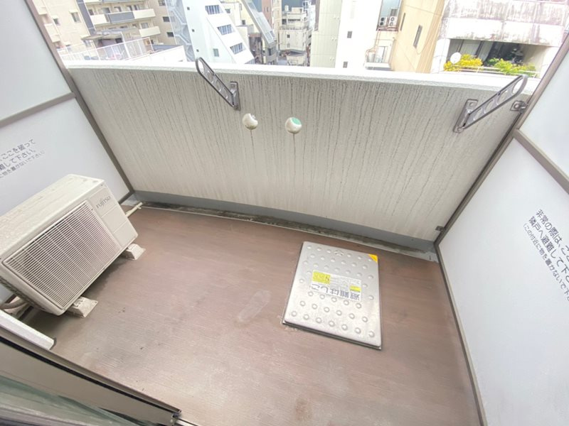 セレニテ本町ROJI02のバルコニー