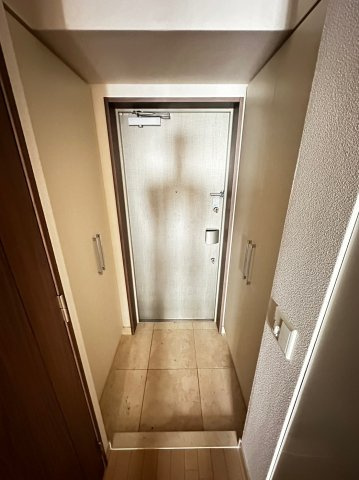 クリスタルグランツ北堀江の玄関