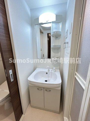 サムティ大阪CITY WESTの洗面所|脱衣スペースもあります