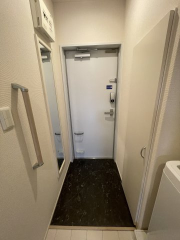 クレイノ楠谷23の玄関