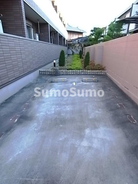 プリムローズ甲子園の駐車場