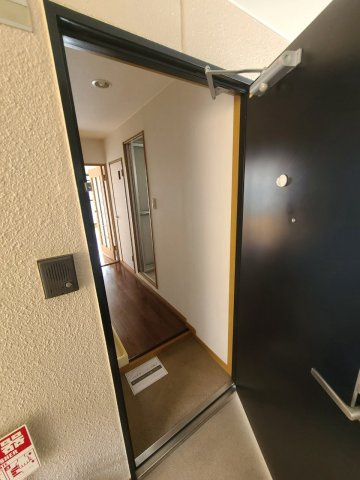 ワンズ仁川の玄関