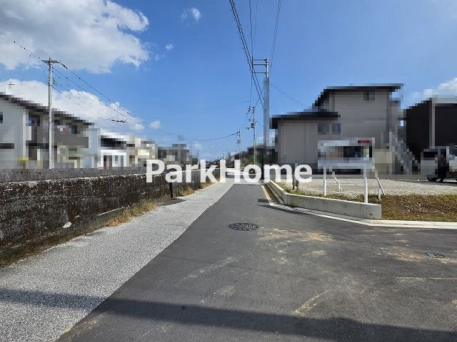 高知市福井東町 E号地-建築条件付き-売土地の前面道路含む現地写真|分譲地内進入路