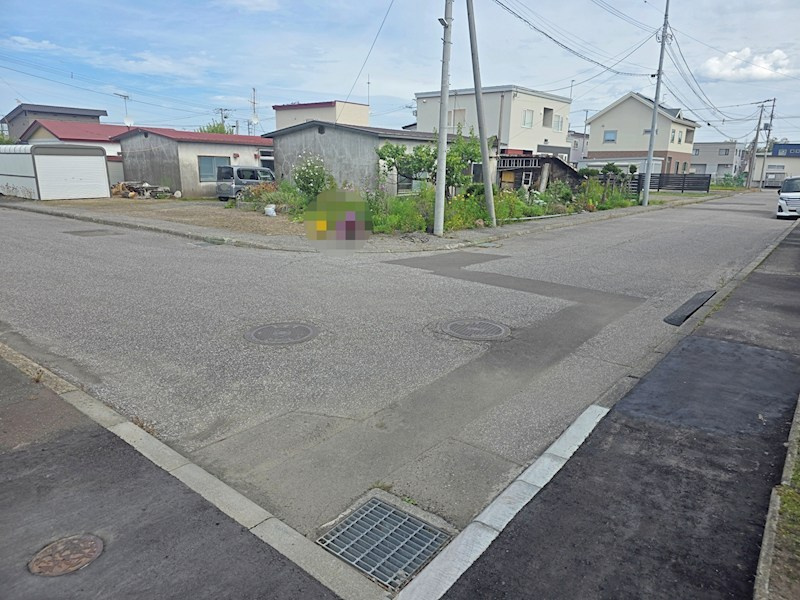 北見市春光町２丁目１５１番地４１　中古売家の前面道路含む現地写真