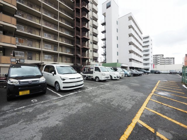木の国ハイツの駐車場