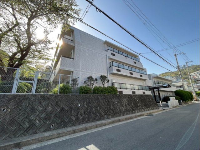 ライオンズマンション雲雀丘花屋敷第二の外観