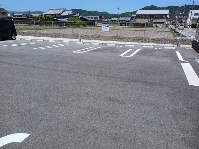 ロジュマンⅢの駐車場