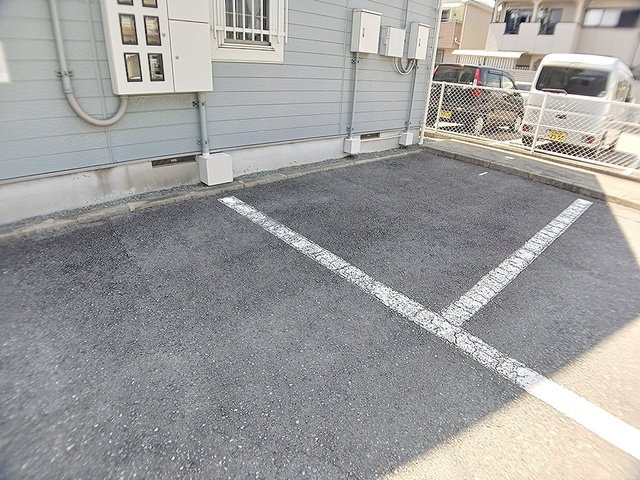 メゾン余部の駐車場