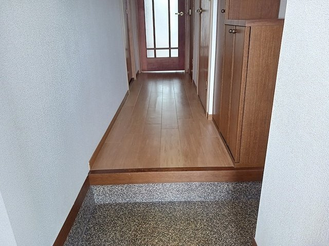フォレスト矢倉の玄関