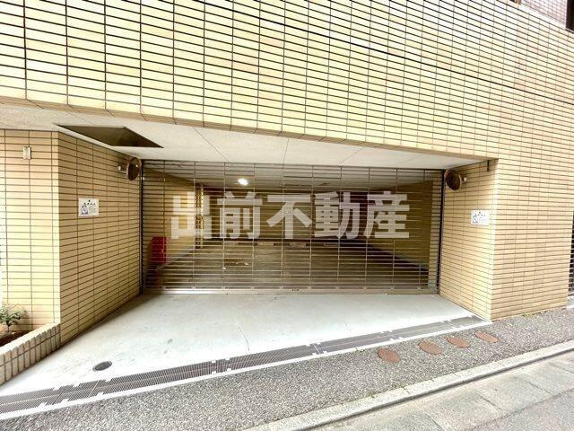 レジディア神田岩本町の駐車場