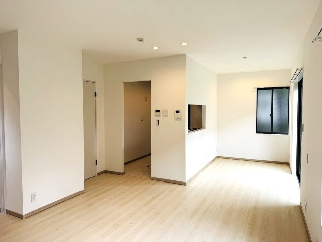 八王子市　片倉町　中古戸建ての居間・リビング|～開放感のあるワンフロアリビング　家族団欒の時間をお過ごしいただけます～