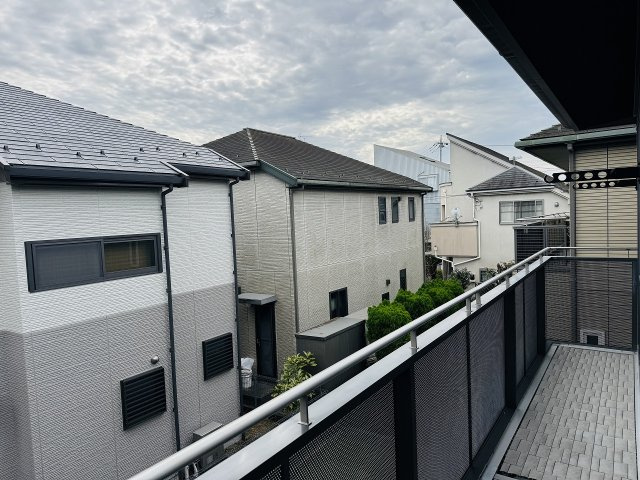 八王子市　片倉町　中古戸建てのバルコニー|～陽当たりの良いバルコニー　洗濯物がよく乾きそうです～