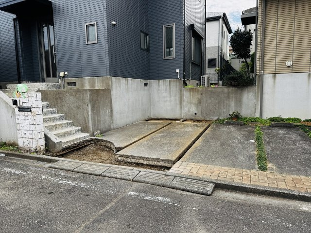 八王子市　片倉町　中古戸建ての駐車場|～カースペースは1台分～