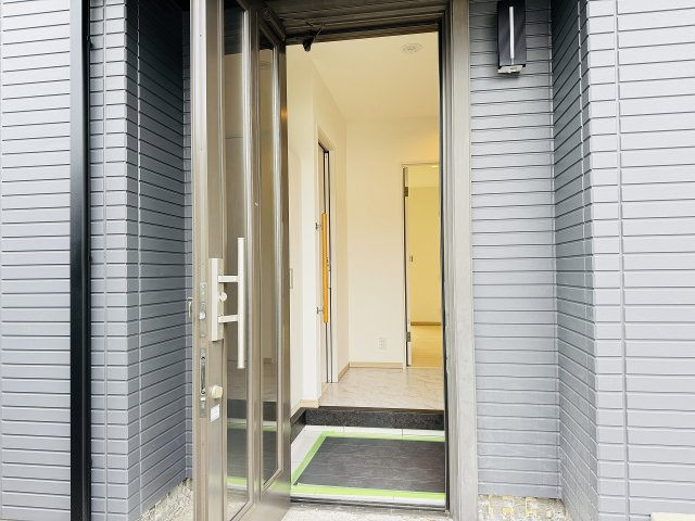 八王子市　片倉町　中古戸建ての玄関|～玄関は安心のWロックキーを採用～