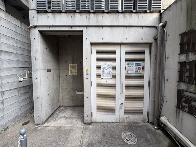 大阪市中央区久太郎町２丁目の店舗事務所のエントランス