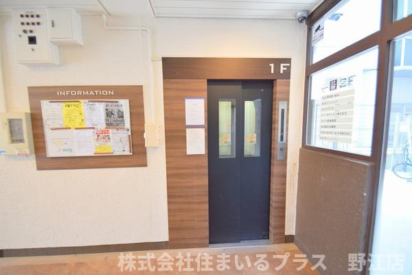 泰平ビルのロビー