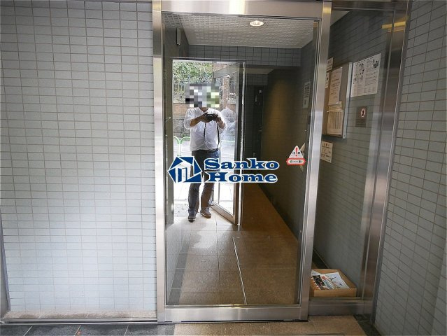 スカイコート本郷東大前壱番館のエントランス