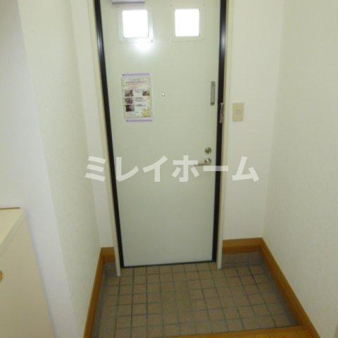 ソレイユ久が原の玄関|同建物内、別のお部屋の参考写真になります。