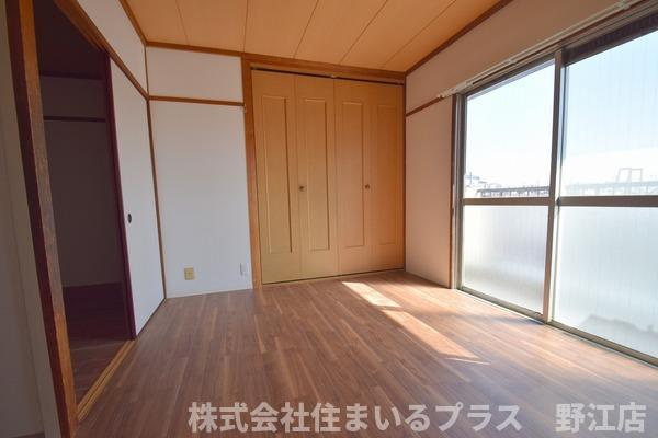 磨有美ハイツの洋室