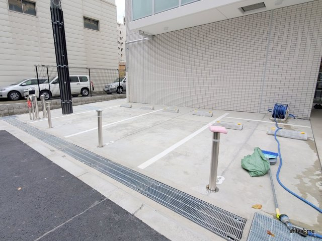 プレディアコート本町　仲介手数料無料の駐車場