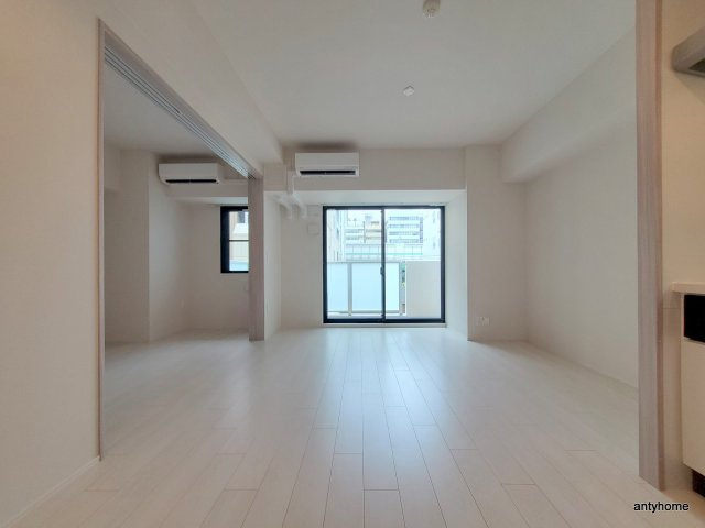 プレディアコート本町　仲介手数料無料の居間・リビング