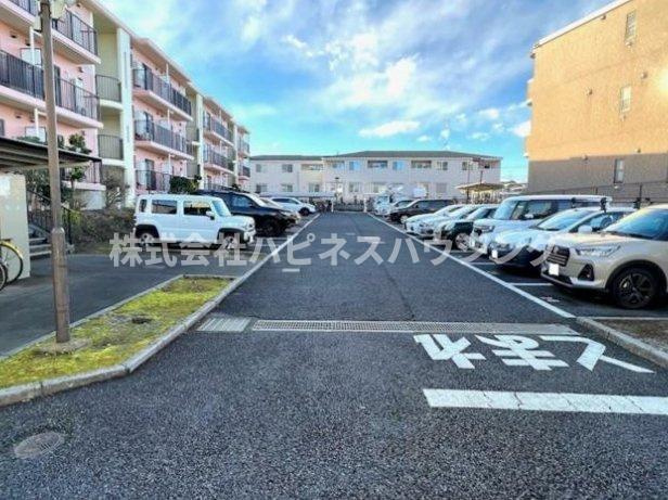 フォンテーヌ柏の駐車場