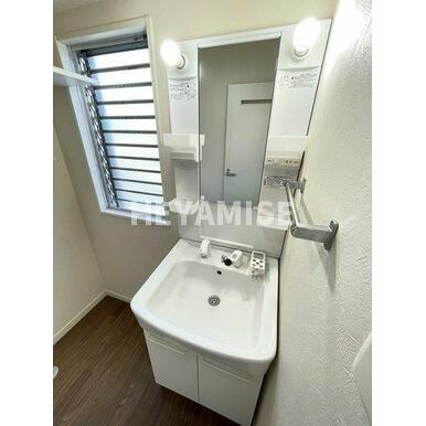 Apartment Grus Nakazonoの洗面所|※同物件別号室のお写真です。