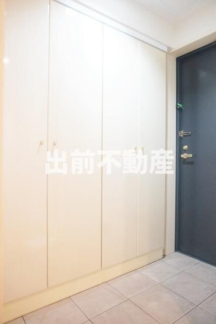 シュロス神田五軒町ツインフォルムの玄関