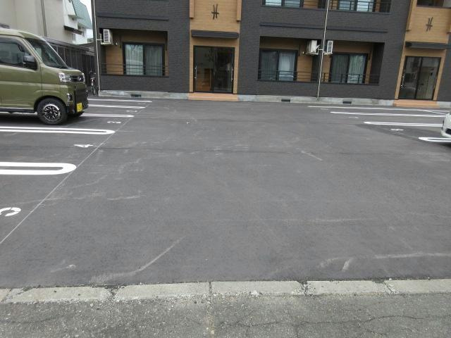 PREMISTの駐車場
