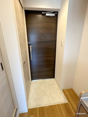 コーラルポワント難波WEST　仲介手数料無料の玄関