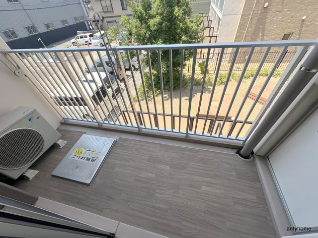 コーラルポワント難波WEST　仲介手数料無料のバルコニー