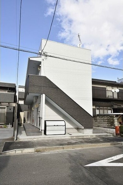 ラテール港栄(ラテールコウエイ)の外観