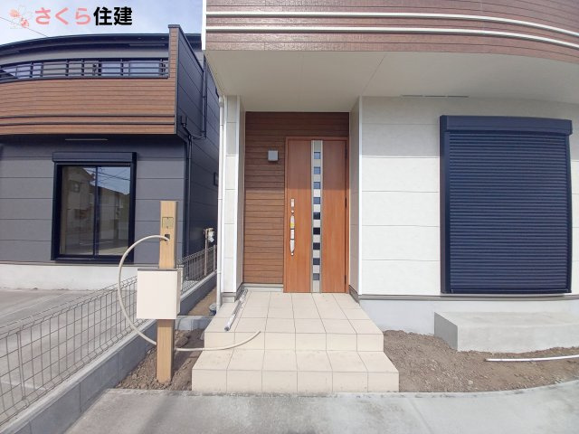 戸祭町2145番　B棟の玄関