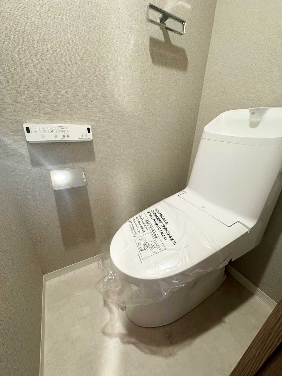 グリーンパーク北綾瀬Ⅳのトイレ|落ち着いた色調のトイレです
