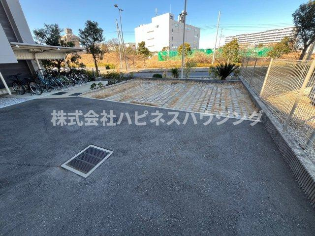 ART RESIDENCE IN KASHIWA-no-HA～アートレジデンスインカシワノハ～の駐車場