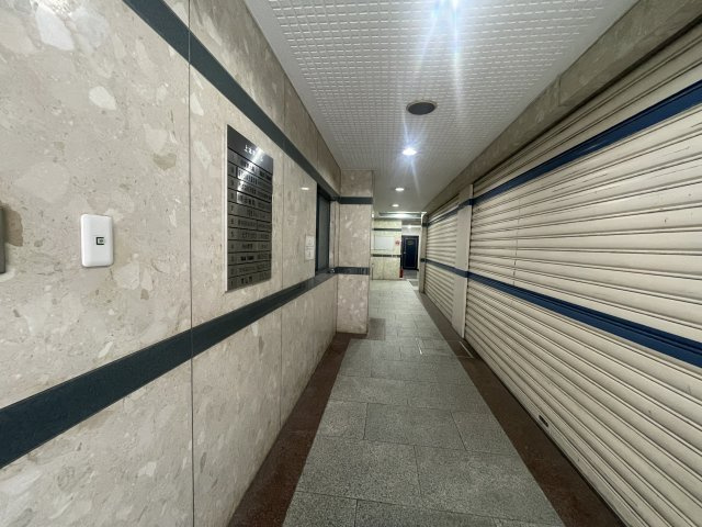 イオ上本町ビルのエントランス