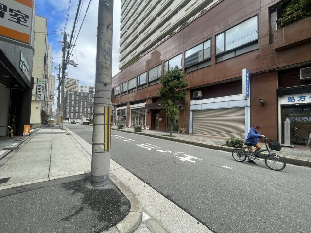 イオ上本町ビルの地図