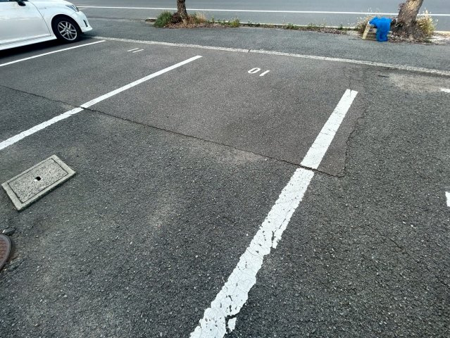 アーバンコート久保田の駐車場