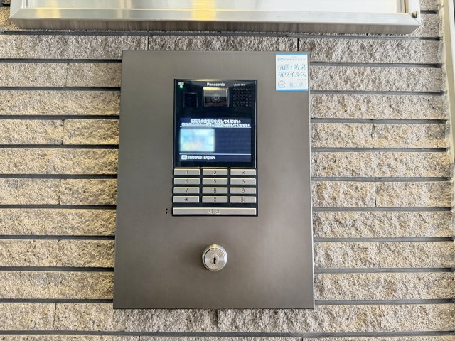 ライオンズマンション西院のその他|インターホンやモニターで来訪者を確認してから解錠できる、防犯面に嬉しいオートロックです。（R8.10撮影）
