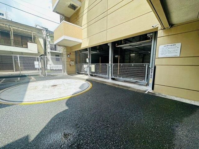 リブゼ横浜サザンテラスの駐車場