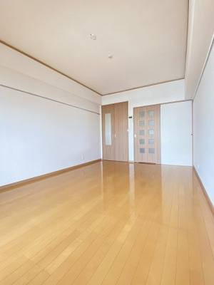 【居間・リビング】 | ロイヤルリバービュー　★プライスホームなら仲介手数料が割引価格です！★