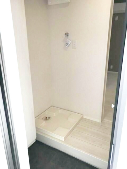 カインドネス港南２号棟の玄関