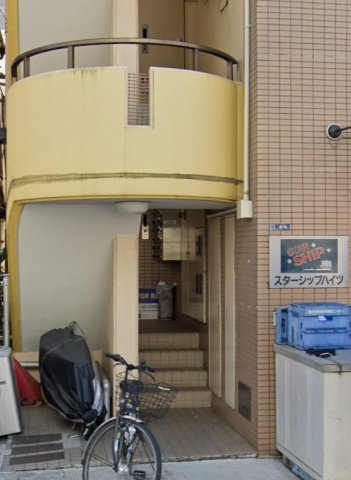 スターシップハイツのエントランス