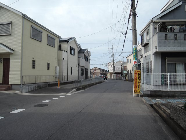 シャルマン芝生の周辺